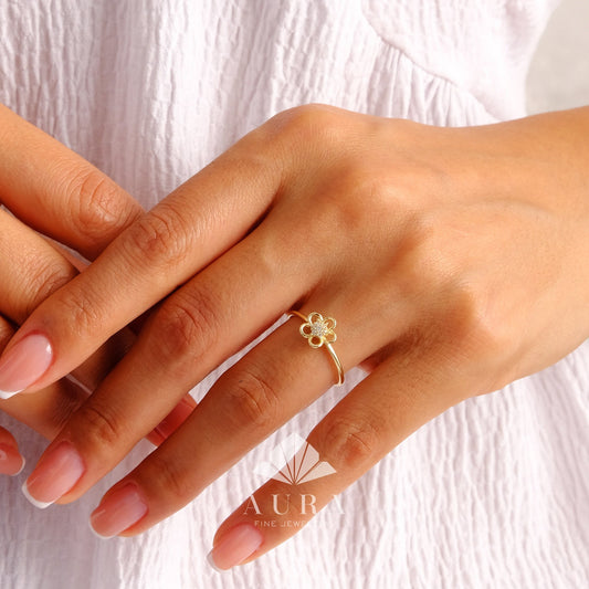 14K Gold Daisy Ring, Minimalist Gold Jewelry, Dainty Flower Ring, Stackable Gold Band, Tiny Floral Ring, Unique Gift for Women