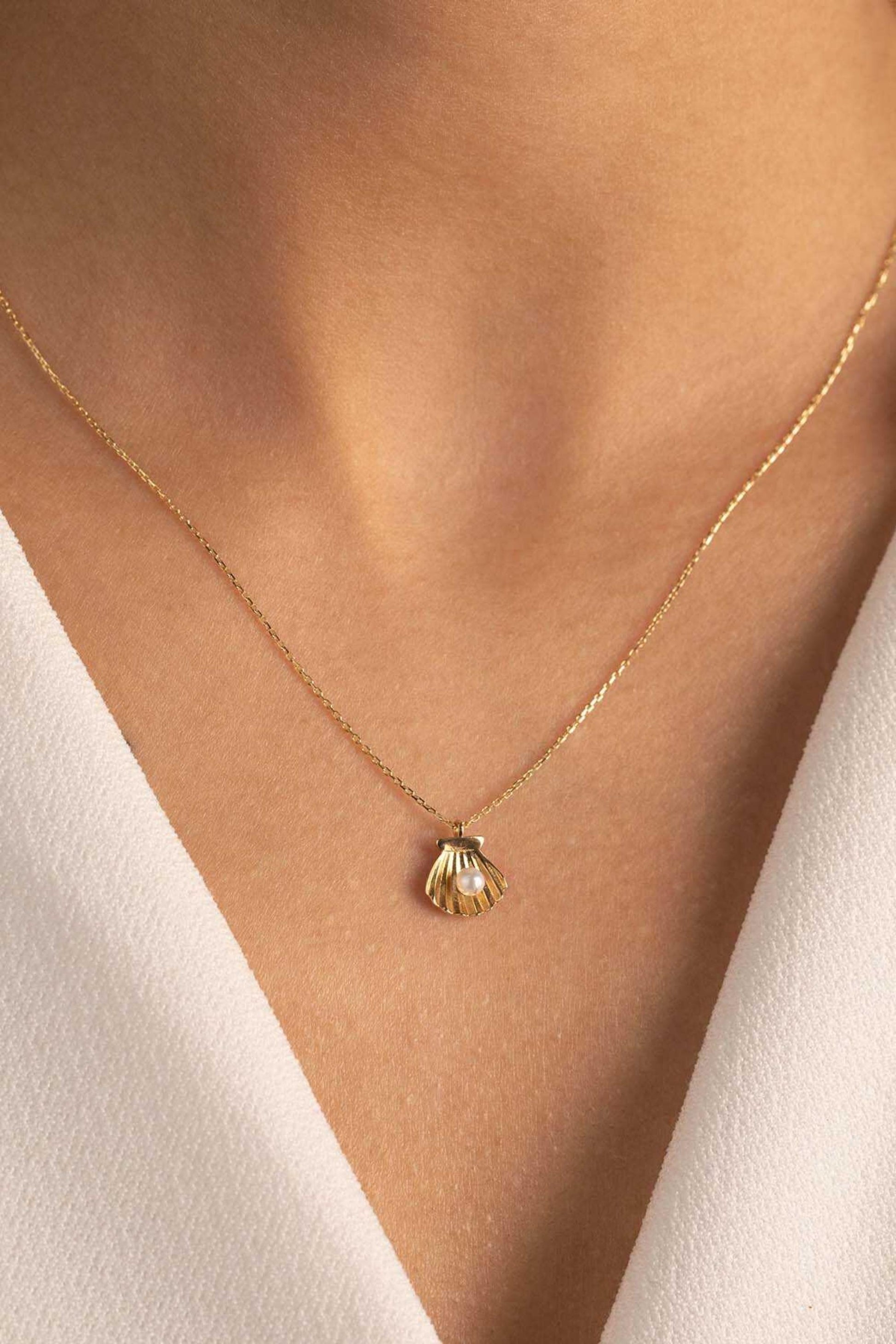 14K Gold Pearl Shell Necklace, Seashell Pendant with Pearl, Beach Jewelry, Dainty Gold Necklace, Ocean Inspired Gift for Her