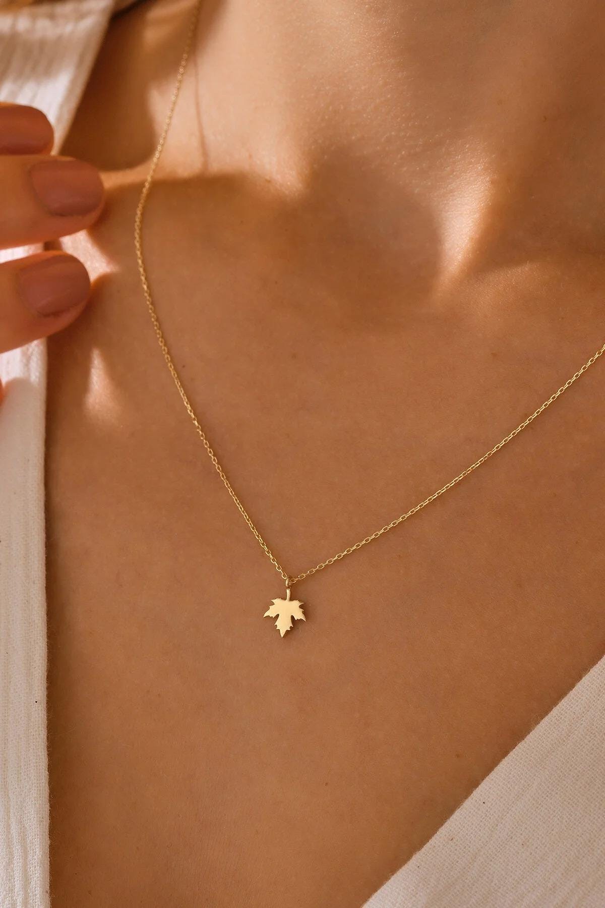 14K Gold Maple Leaf Necklace, Tiny Leaf Pendant Necklace, Dainty Nature Necklace, Minimalist Gold Charm Necklace, Autumn Jewelry