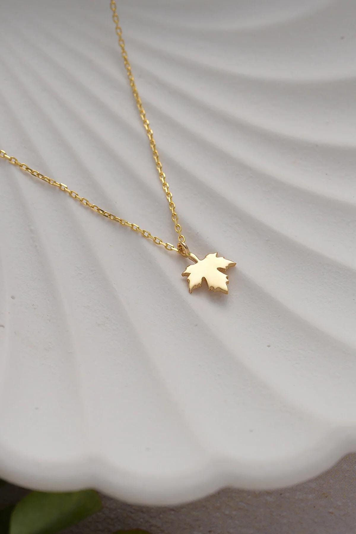 14K Gold Maple Leaf Necklace, Tiny Leaf Pendant Necklace, Dainty Nature Necklace, Minimalist Gold Charm Necklace, Autumn Jewelry