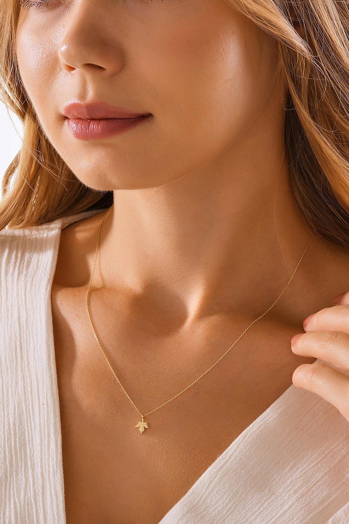 14K Gold Maple Leaf Necklace, Tiny Leaf Pendant Necklace, Dainty Nature Necklace, Minimalist Gold Charm Necklace, Autumn Jewelry