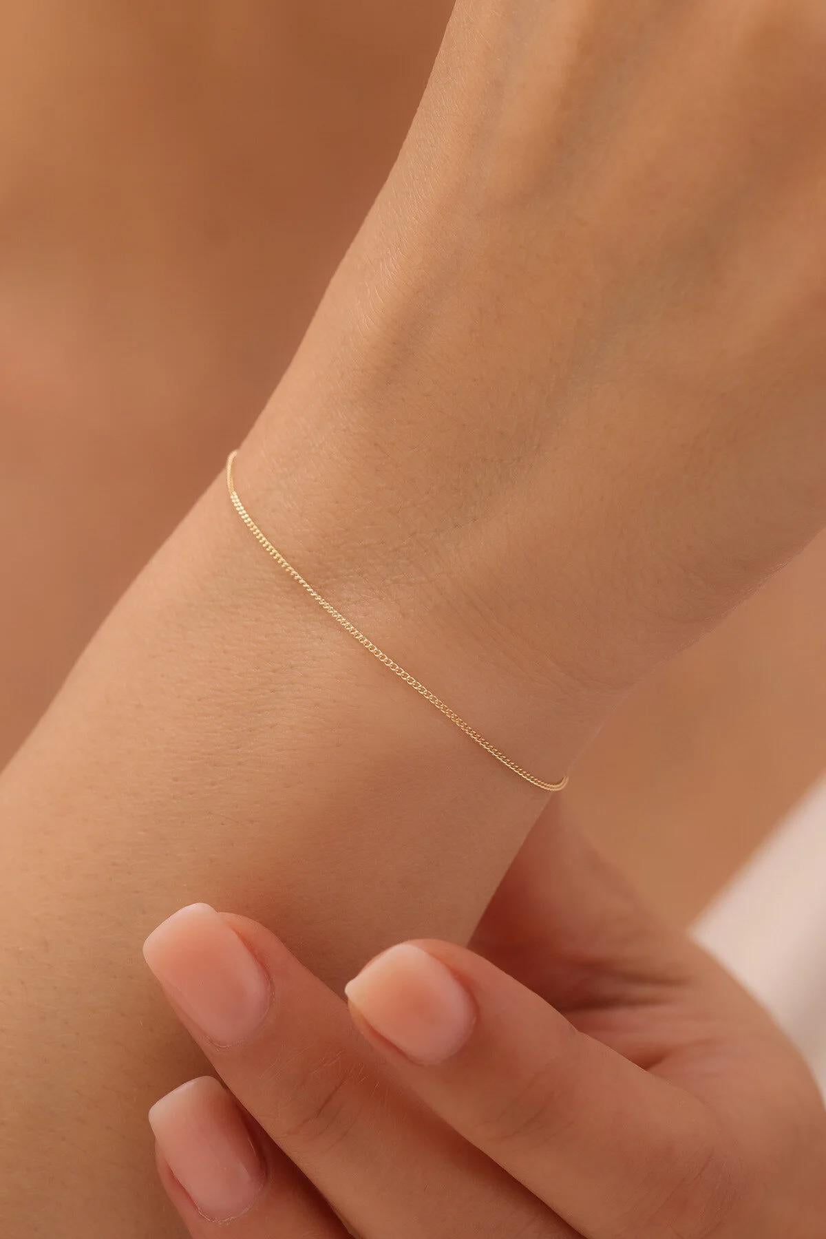 14K Gold Cuban Bracelet, 1.5mm Minimal Curb Chain Bracelet, Dainty Gold Link Bracelet, Thin Stackable Bracelet, Luxury Everyday Jewelry
