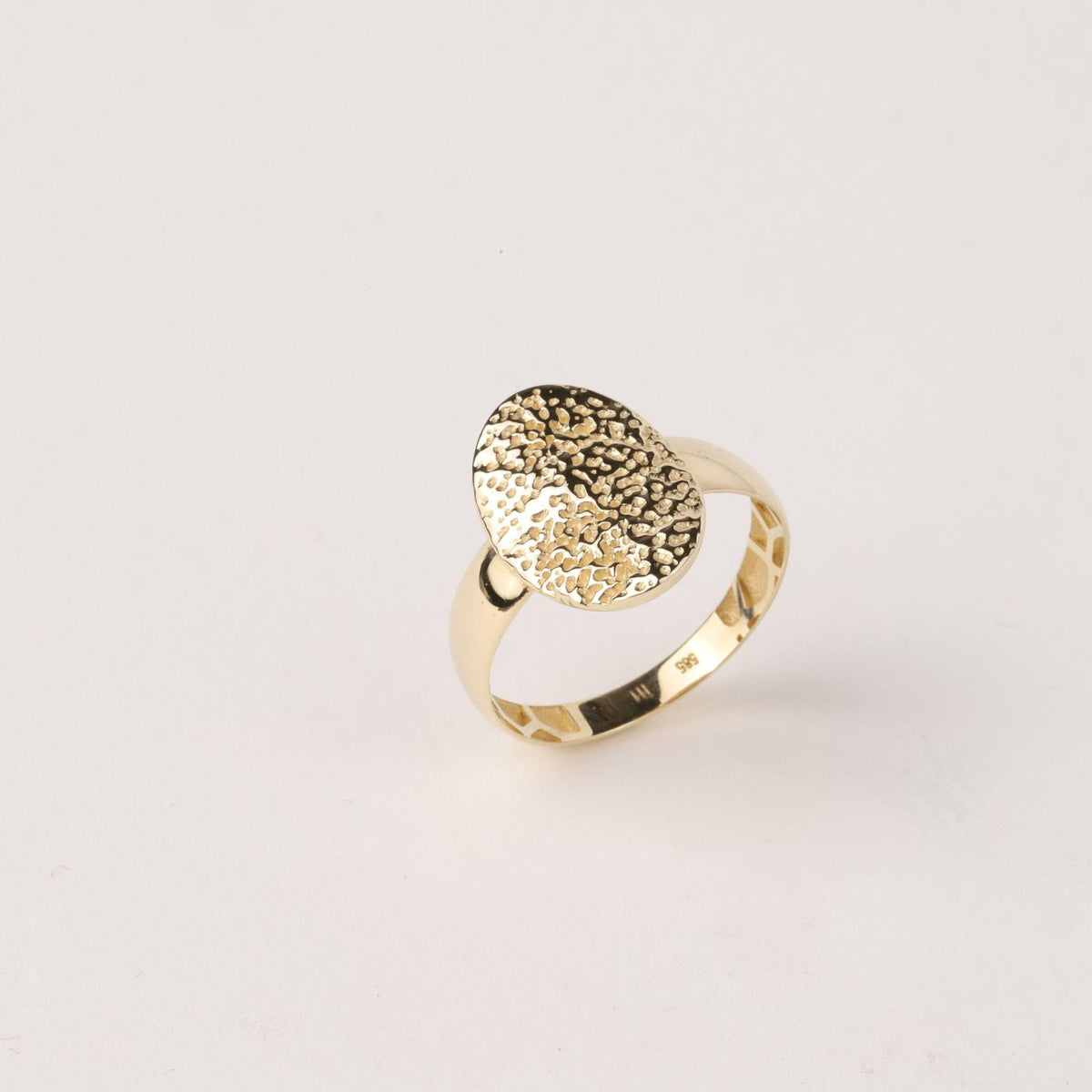14K Gold Textured Signet Ring, Oval Statement Ring, Hammered Gold Ring, Unique Gold Band, Minimalist Jewelry Gift for Her