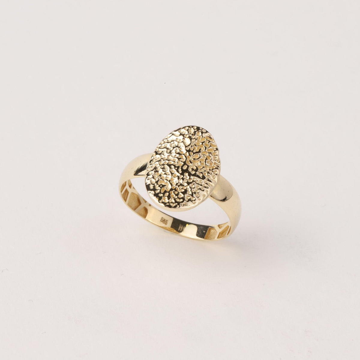 14K Gold Textured Signet Ring, Oval Statement Ring, Hammered Gold Ring, Unique Gold Band, Minimalist Jewelry Gift for Her