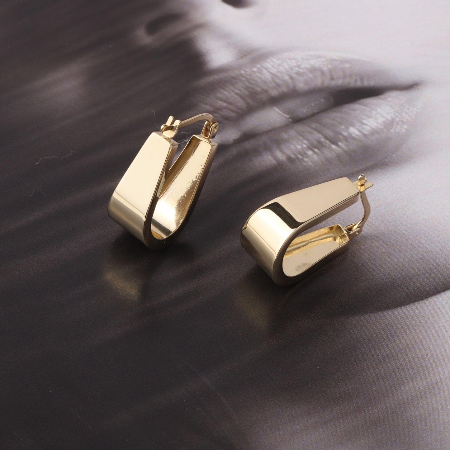 14K Gold Chunky Huggie Earrings, Wide Rectangle Hoop Earrings, Bold Gold Hoop Earrings, Minimalist Statement Jewelry, Modern Gift for Her