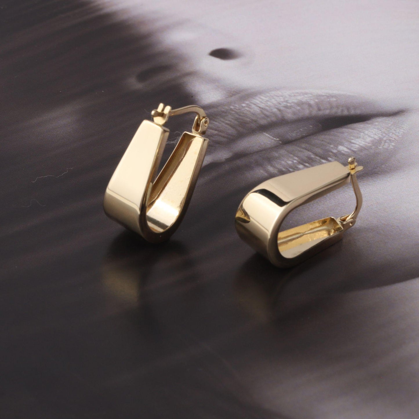 14K Gold Chunky Huggie Earrings, Wide Rectangle Hoop Earrings, Bold Gold Hoop Earrings, Minimalist Statement Jewelry, Modern Gift for Her