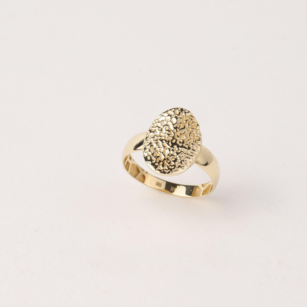 14K Gold Textured Signet Ring, Oval Statement Ring, Hammered Gold Ring, Unique Gold Band, Minimalist Jewelry Gift for Her