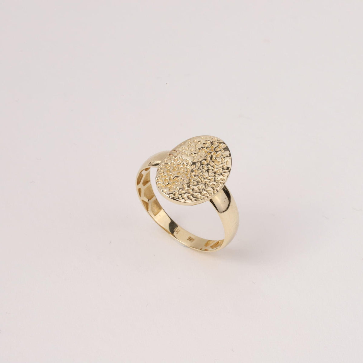 14K Gold Textured Signet Ring, Oval Statement Ring, Hammered Gold Ring, Unique Gold Band, Minimalist Jewelry Gift for Her