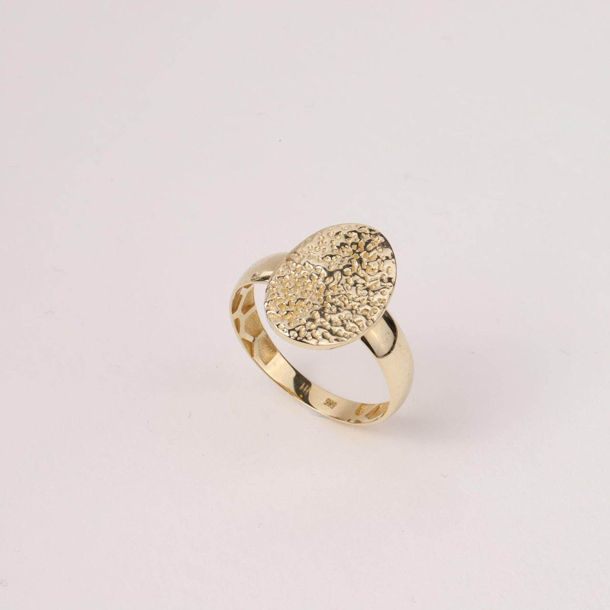 14K Gold Textured Signet Ring, Oval Statement Ring, Hammered Gold Ring, Unique Gold Band, Minimalist Jewelry Gift for Her