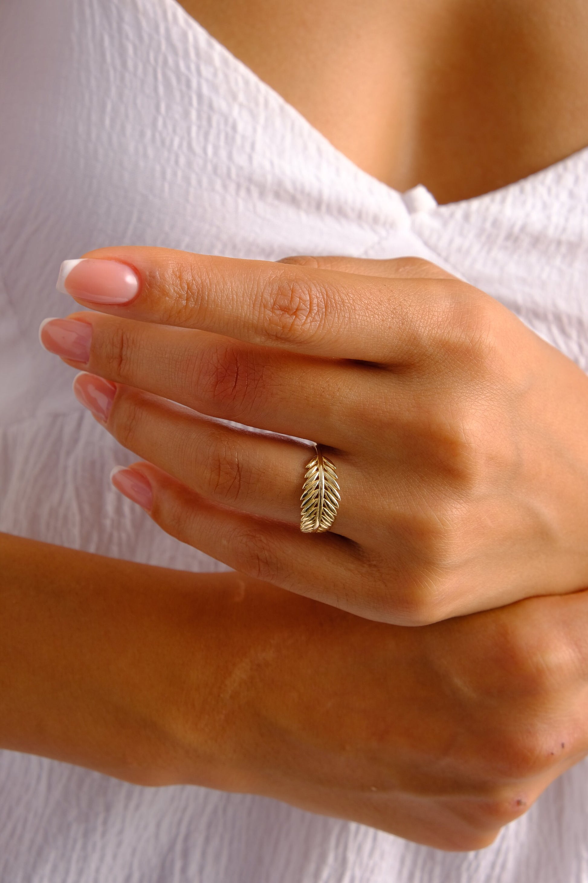 14K Gold Leaf Ring, Laurel Wreath Ring, Vine Wedding Ring, Dainty Leaf Stackable Ring, Nature Gold Wedding Band, Flower Inspired Ring